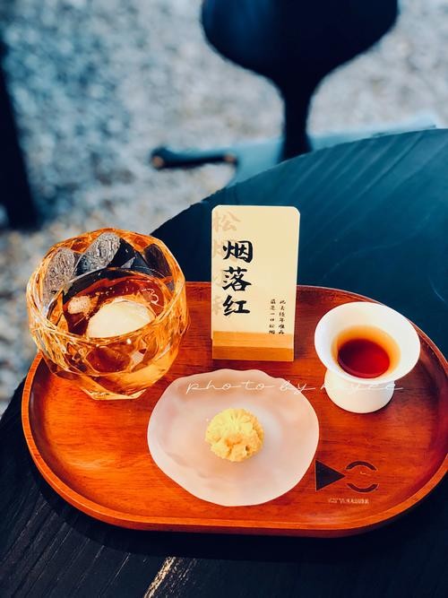 穿越者的下午茶，杜甫品饮现代茶，笔下生辉的诗意想象。